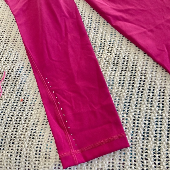 Lululemon women’s Swift Speed HR crop 21” Wild Berry NEW legging size 2 - Picture 12 of 16